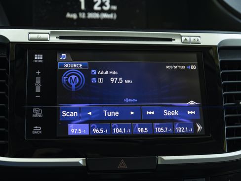 Used 2016 Honda Accord EX image 29