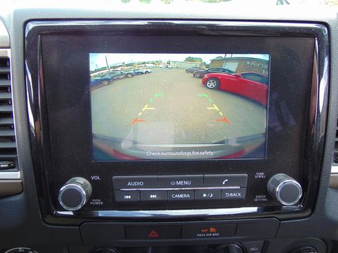 Used 2022 Nissan Frontier SV image 23