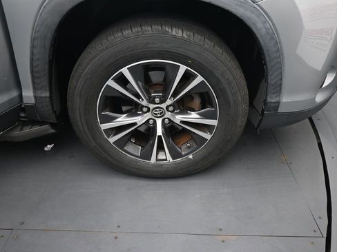 Used 2019 Toyota Highlander LE FWD image 13