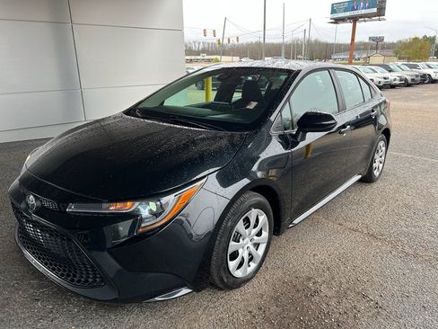 Used 2022 Toyota Corolla LE image 1