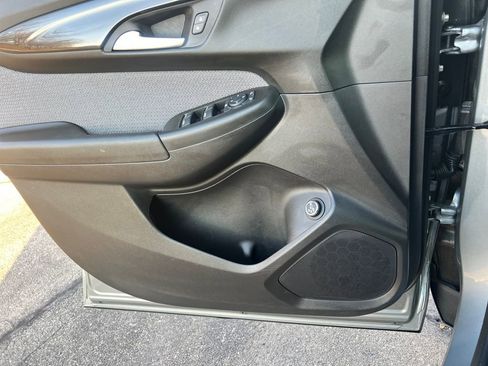 Used 2025 Chevrolet TrailBlazer LT w/ Convenience Package image 9