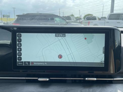 Used 2024 Kia Carnival EX image 21