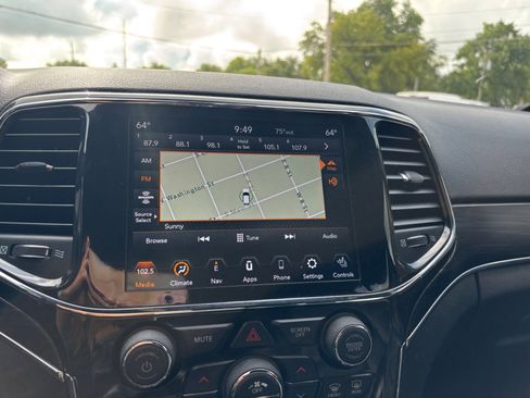 Used 2022 Jeep Grand Cherokee Limited image 35