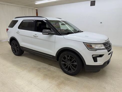 Used 2018 Ford Explorer XLT w/ Equipment Group 202A FWD image 8