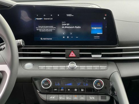 New 2025 Hyundai Elantra Limited image 22