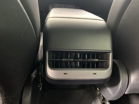 Used 2023 Tesla Model Y Long Range AWD/4WD image 30