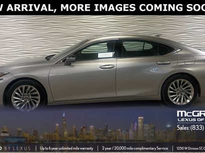 Certified 2020 Lexus ES 300h w/ Accessory Package 2
