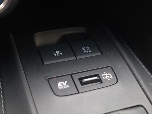 Used 2022 Toyota Venza XLE AWD/4WD image 17