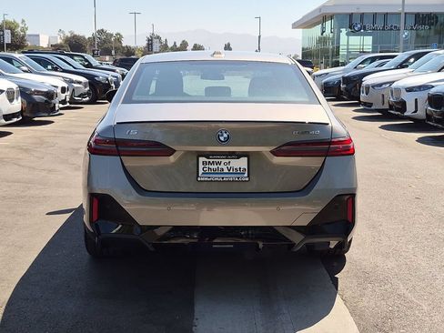 New 2027 BMW i5 eDrive40 w/ M Sport Package RWD image 7