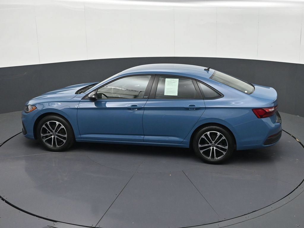 Used 2025 Volkswagen Jetta Sport FWD image 23