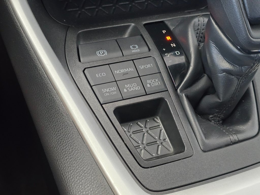 Used 2025 Toyota RAV4 XLE AWD/4WD image 29
