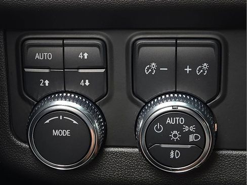 Used 2023 GMC Yukon AT4 AWD/4WD image 18