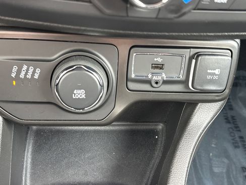 Used 2022 Jeep Renegade Latitude w/ Convenience Group AWD/4WD image 23