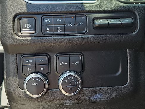 Used 2021 GMC Yukon XL AT4 w/ AT4 Premium Package AWD/4WD image 23