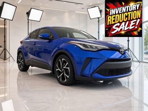 Used 2021 Toyota C-HR XLE FWD image 3