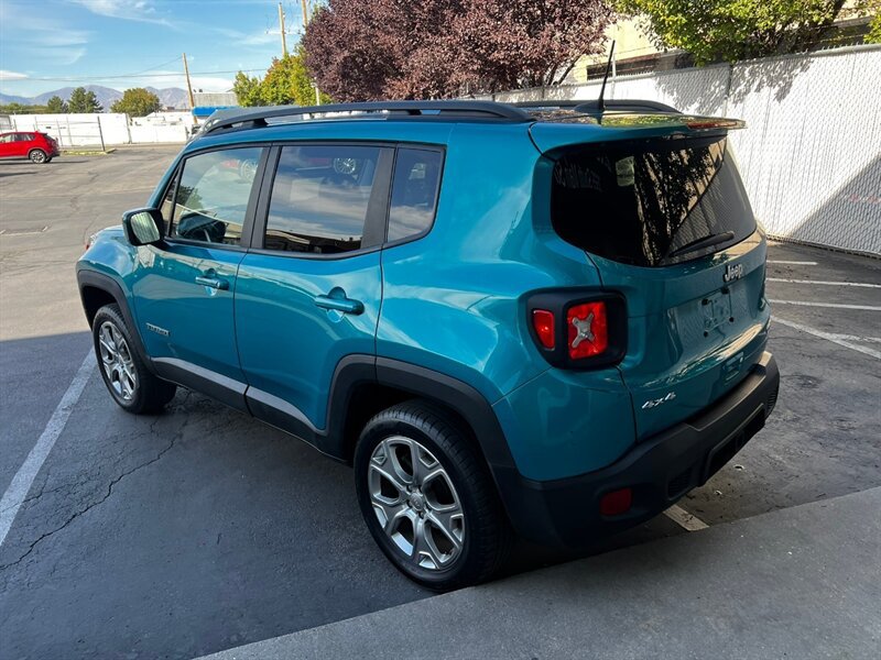 Used 2019 Jeep Renegade Latitude w/ Safety & Security Group II AWD/4WD image 5