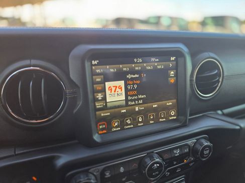 Used 2022 Jeep Gladiator Overland AWD/4WD image 21