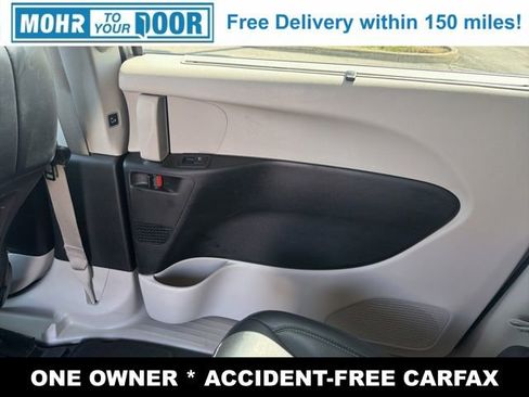 Used 2023 Chrysler Pacifica Touring-L image 31