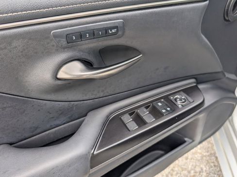 Used 2019 Lexus ES 300h w/ Premium Package image 9