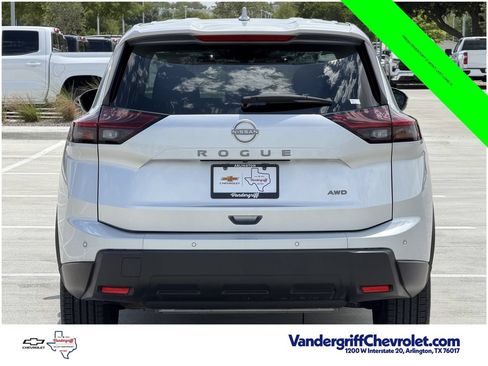 Used 2025 Nissan Rogue SV AWD/4WD image 5