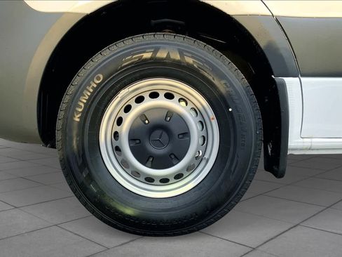Used 2025 Mercedes-Benz Sprinter 2500 image 15