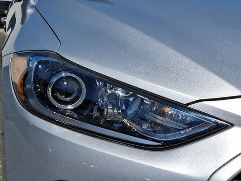 Used 2018 Hyundai Elantra SE FWD image 9