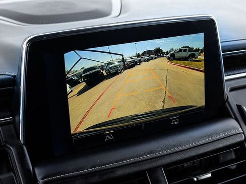 Used 2024 Chevrolet Suburban Premier image 18