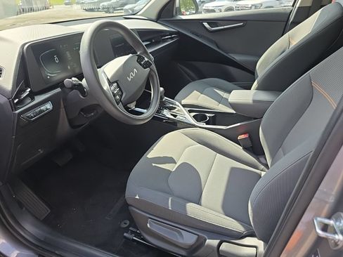 Used 2025 Kia Niro LX FWD image 4