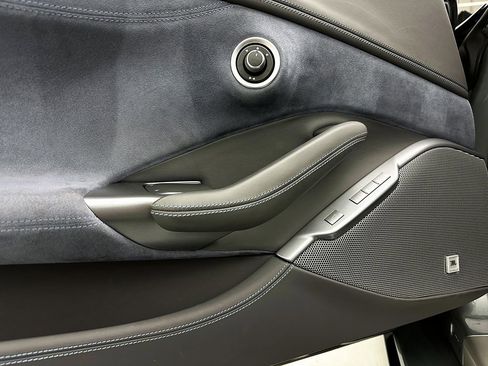 Used 2019 Ferrari Portofino RWD image 20