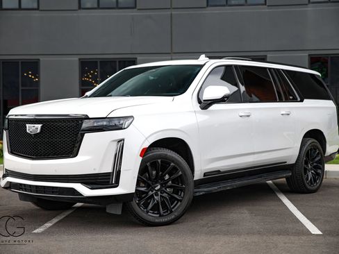 Used 2022 Cadillac Escalade ESV Sport w/ LPO, ONYX Package AWD/4WD image 3