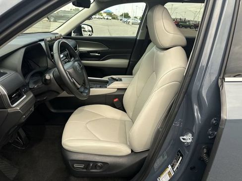 Used 2026 Toyota Grand Highlander AWD image 11