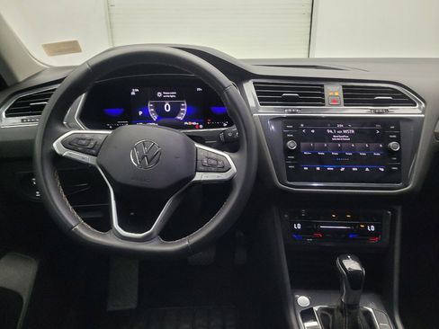 Used 2022 Volkswagen Tiguan SE image 22