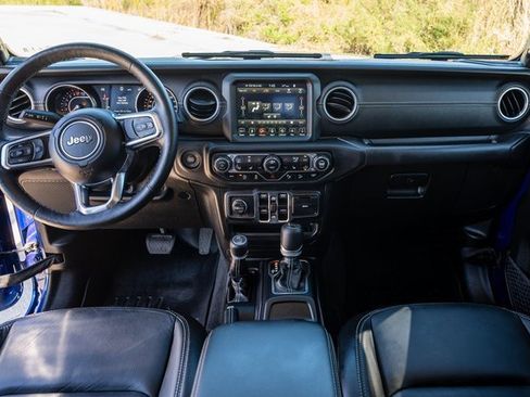 Used 2018 Jeep Wrangler Unlimited Sahara image 8