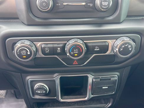 Used 2021 Jeep Wrangler Sport AWD/4WD image 26