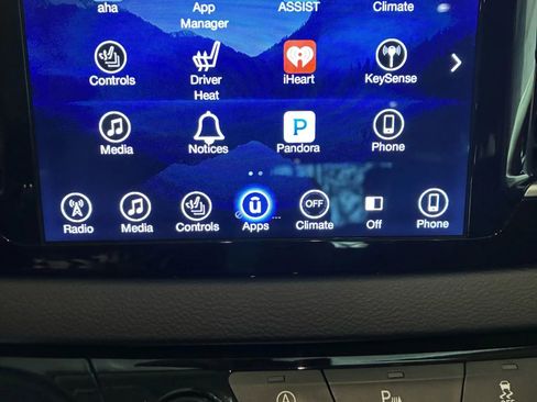 Used 2017 Chrysler Pacifica Touring-L w/ Tire & Wheel Group image 19