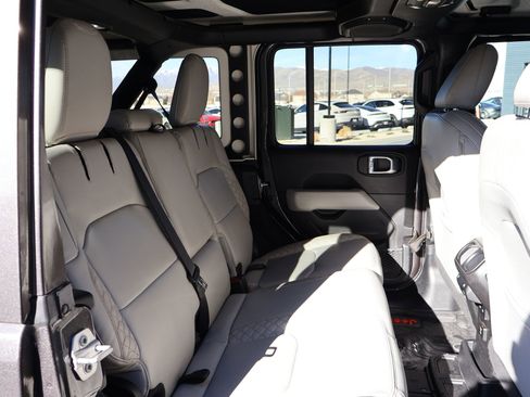 Used 2021 Jeep Wrangler Unlimited Sahara image 26