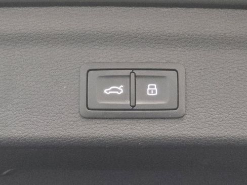 Certified 2025 Audi Q3 2.0T Premium w/ Convenience Package image 23