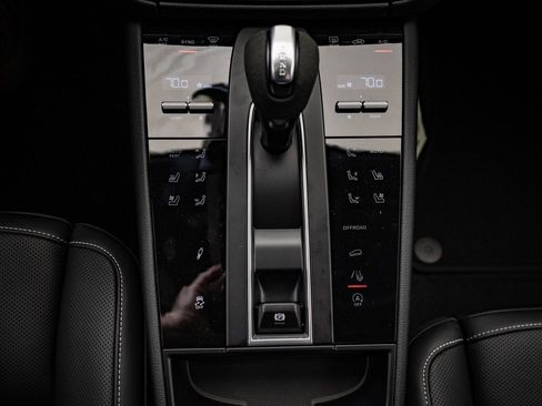 New 2026 Porsche Macan Turbo image 39