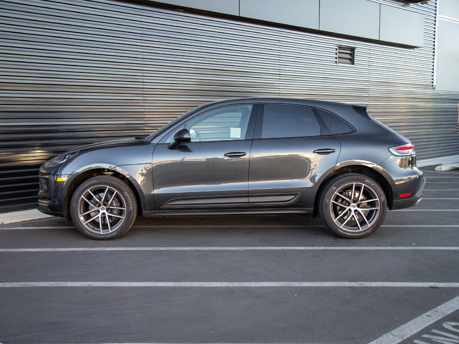 Used 2026 Porsche Macan AWD/4WD image 2