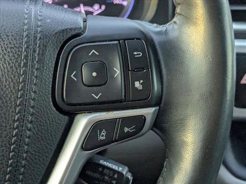 Used 2018 Toyota Highlander Limited Platinum image 5