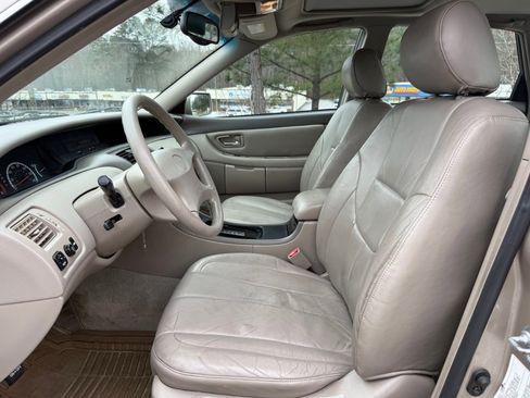Used 2000 Toyota Avalon XL image 32