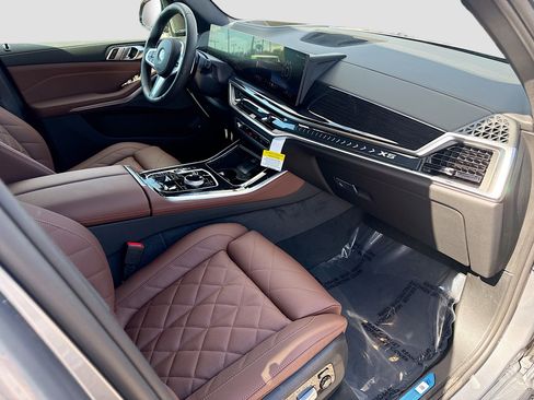 New 2026 BMW X5 xDrive50e image 15