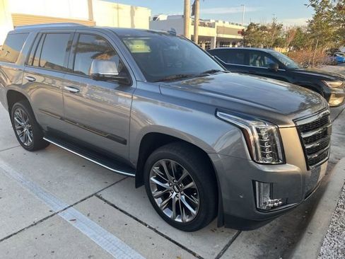 Used 2020 Cadillac Escalade Luxury w/ Escalade Sport Edition image 2
