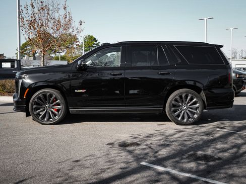 Used 2025 Cadillac Escalade V image 7