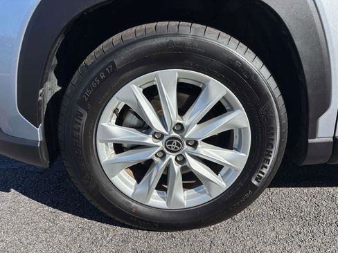 Certified 2024 Toyota Corolla Cross LE w/ Moonroof Package AWD/4WD image 8