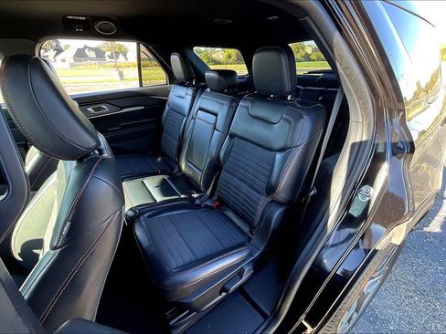 Certified 2025 Ford Explorer ST-Line w/ ST-Line Street Pack AWD/4WD image 17
