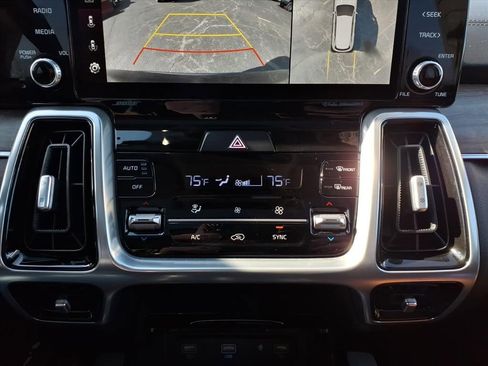 Used 2023 Kia Sorento SX Prestige image 12