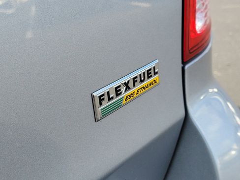 Used 2018 Dodge Grand Caravan SXT w/ Driver Convenience Group image 6