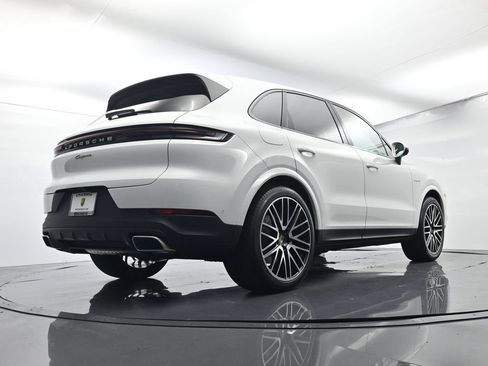 Certified 2026 Porsche Cayenne E-Hybrid AWD/4WD image 47
