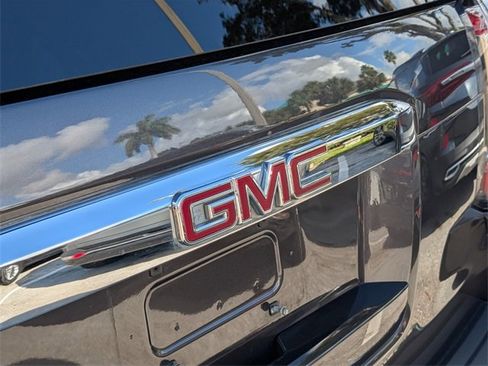 Used 2018 GMC Yukon Denali w/ Open Road Package image 17